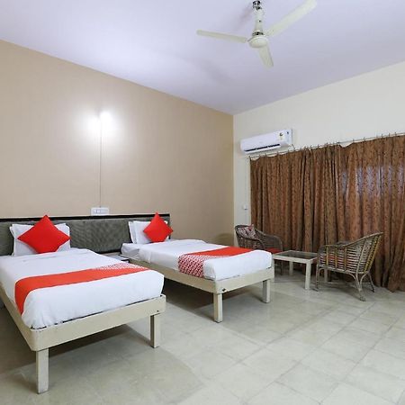 Oyo Hotel Park Veraval Ngoại thất bức ảnh