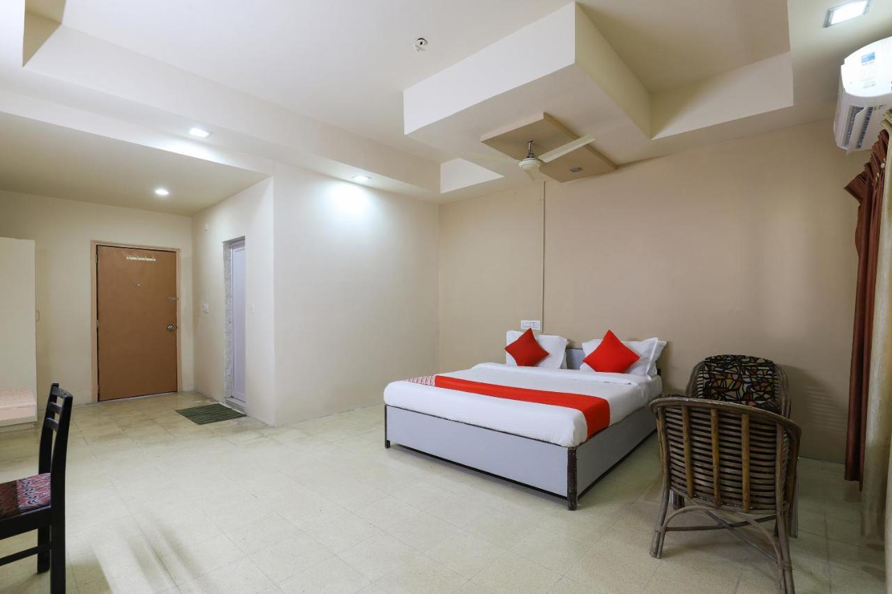 Oyo Hotel Park Veraval Ngoại thất bức ảnh