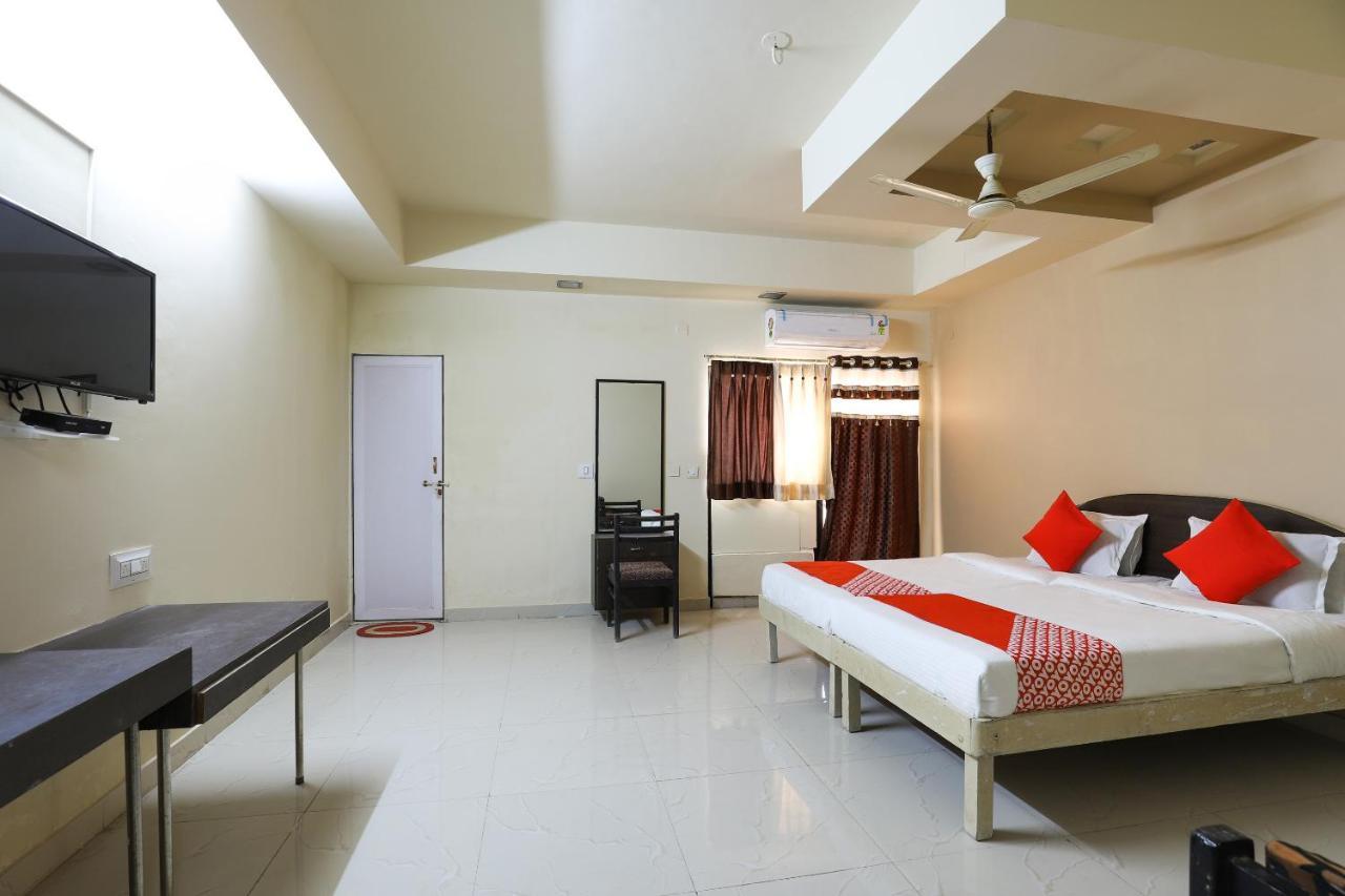 Oyo Hotel Park Veraval Ngoại thất bức ảnh