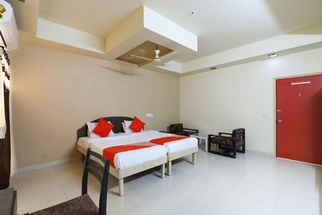 Oyo Hotel Park Veraval Ngoại thất bức ảnh