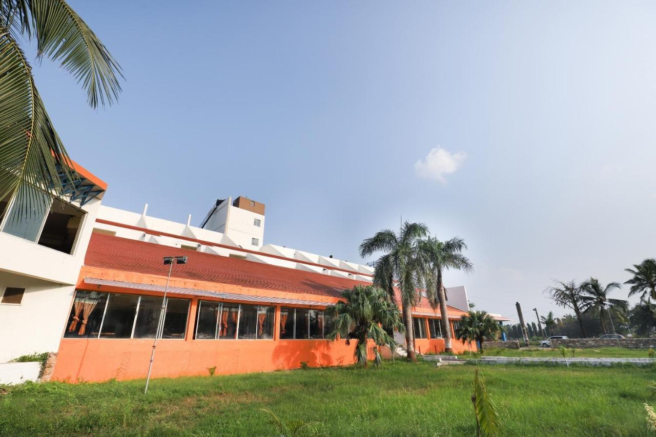 Oyo Hotel Park Veraval Ngoại thất bức ảnh