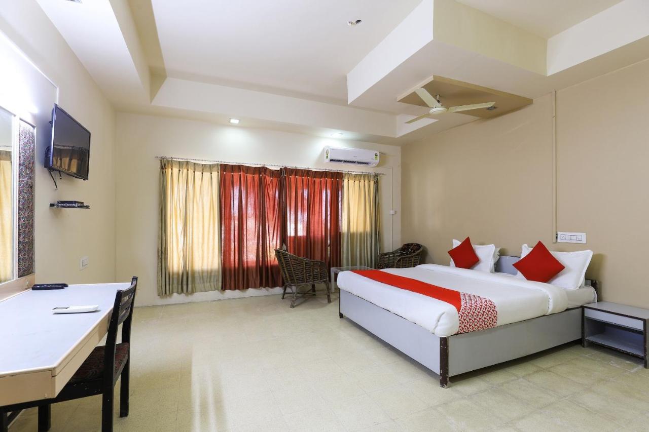 Oyo Hotel Park Veraval Ngoại thất bức ảnh