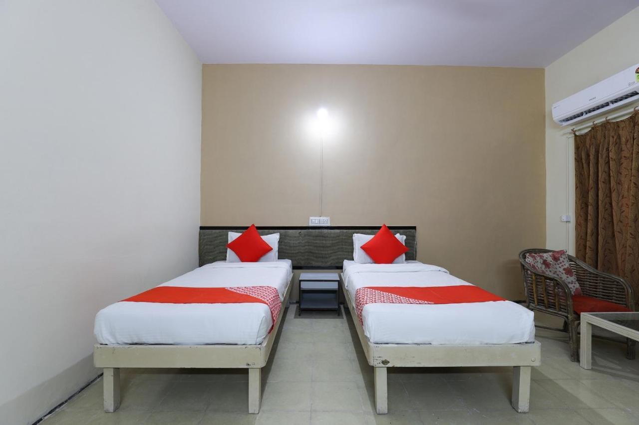 Oyo Hotel Park Veraval Ngoại thất bức ảnh