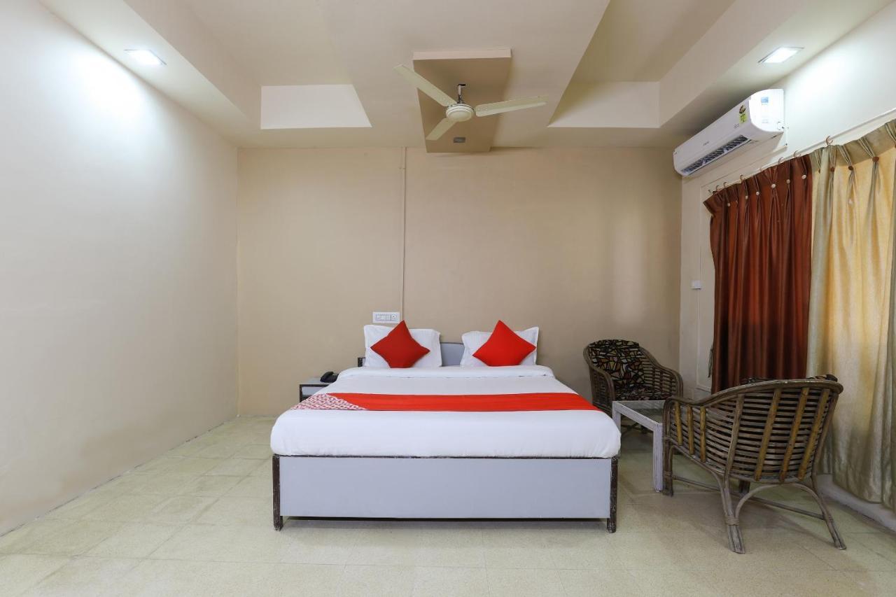Oyo Hotel Park Veraval Ngoại thất bức ảnh