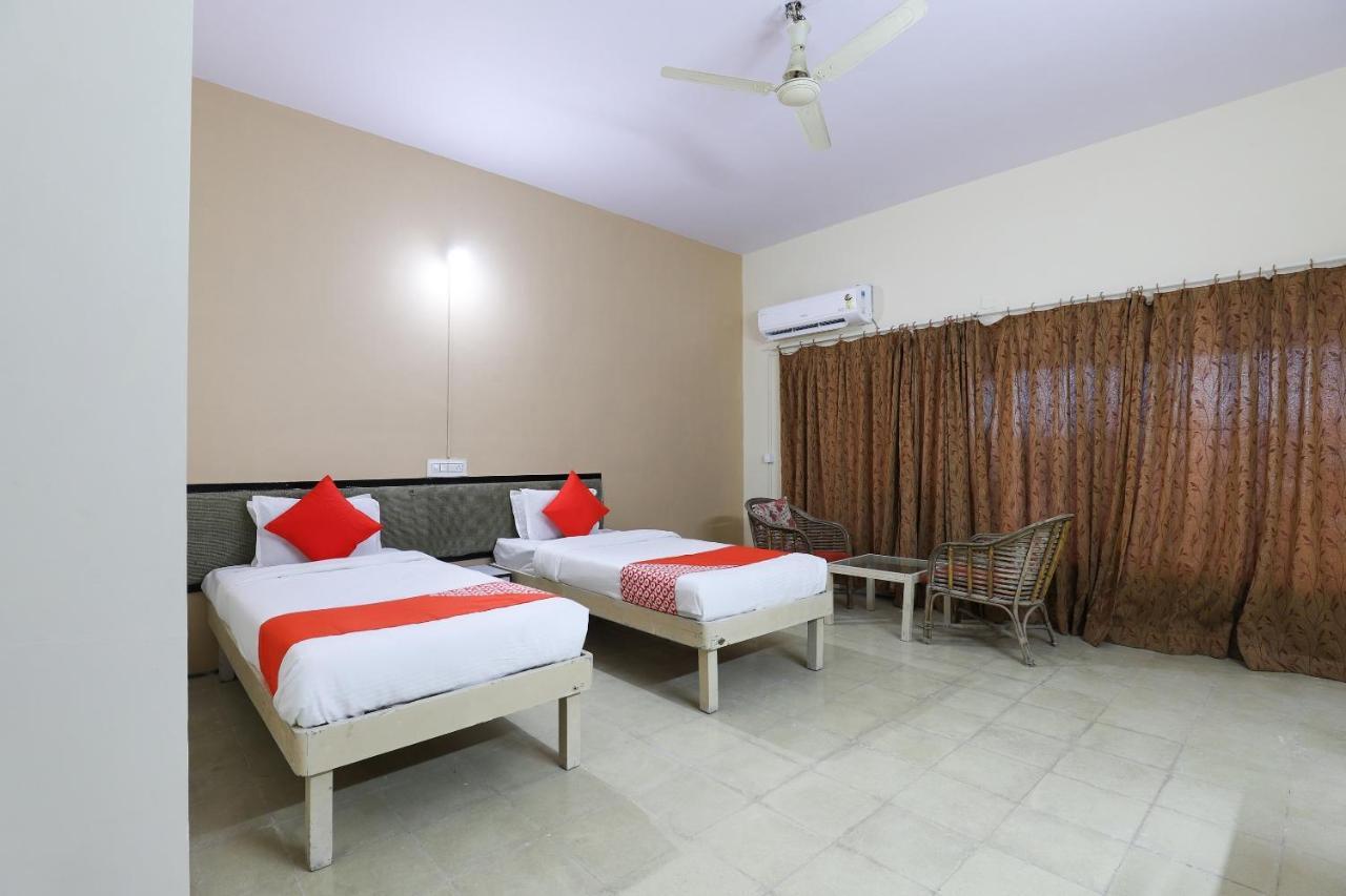 Oyo Hotel Park Veraval Ngoại thất bức ảnh